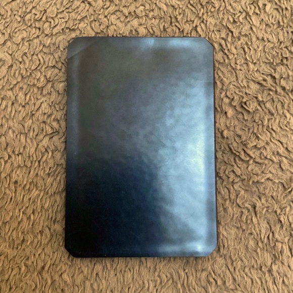 Dior card holder that sticks to the back of your phone. - Picture 2 of 2